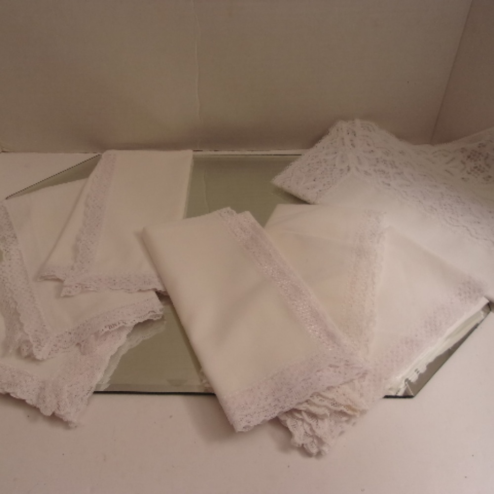 VINTAGE EMBROIDERED TABLE RUNNER AND NAPKINS J44-9 - Picture 5 of 6